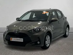 Gris / plata Usado 2022 Toyota Yaris Hybrid Style Berlina | 19.990 € (Precio justo)