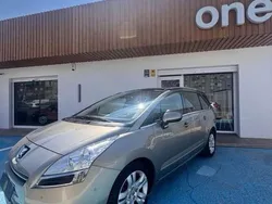 Gris / plata Usado 2013 Peugeot 5008 Allure Monovolumen | 9999 € (Precio justo)