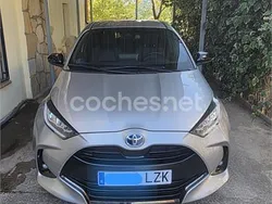 Gris / plata Usado 2022 Toyota Yaris Hybrid Style Berlina | 19.900 € (Precio justo)