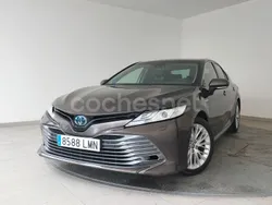Marrón Usado 2021 Toyota Camry Luxury Berlina | 24.400 € (Precio justo)