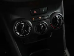 Blanco Usado 2019 Peugeot 208 Signature Sky Utilitario | 9809 € (Precio justo)
