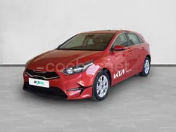 Rojo Usado 2023 Kia Ceed Berlina | 20.495 € (Precio justo)