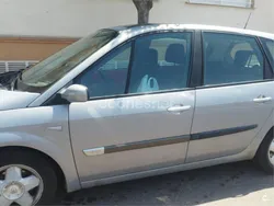 Gris / plata Usado 2005 Renault Scénic II Authentique Monovolumen | 900 € (Super precio)