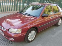 Burdeos Usado 1998 Ford Escort Ghia Utilitario | 2650 €