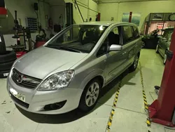 Plateado Usado 2009 Opel Zafira Energy Monovolumen | 4800 € (Precio justo)