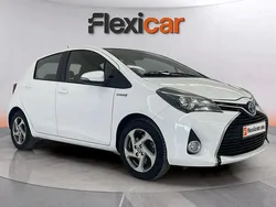 Blanco Usado 2015 Toyota Yaris Hybrid Active Berlina | 10.390 € (Precio justo)