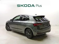 Gris Usado 2024 Skoda Fabia Berlina | 18.900 € (Precio justo)