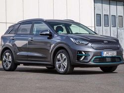 Rojo Usado 2022 Kia e-Niro SUV | 19.950 € (Buen precio)