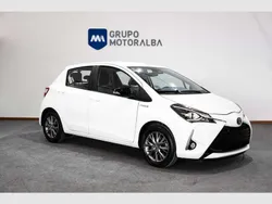 Blanco Usado 2019 Toyota Yaris Hybrid Active Utilitario | 14.990 € (Precio justo)