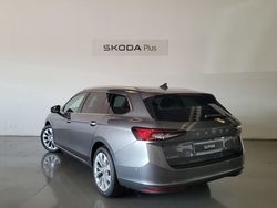 Gris Usado 2024 Skoda Superb Selection Familiar | 40.900 € (Caro)