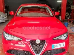 Rojo Usado 2017 Alfa Romeo Giulia Super Berlina | 23.500 € (Precio justo)