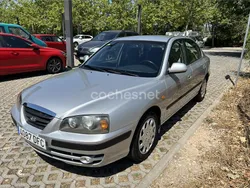 Gris / plata Usado 2004 Hyundai Elantra Comfort Berlina | 2600 €