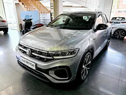 Gris / plata Usado 2024 VW T-Roc R-line SUV | 32.900 € (Caro)