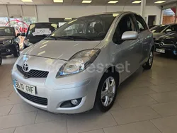 Gris / plata Usado 2010 Toyota Yaris Live Berlina | 7450 € (Precio justo)