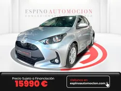 Gris / plata Usado 2021 Toyota Yaris Berlina | 16.990 € (Un poco caro)