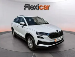 Blanco Usado 2024 Skoda Karoq Selection SUV | 25.190 € (Precio justo)