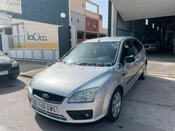 Gris / plata Usado 2003 Ford Focus Trend Berlina | 3500 € (Caro)