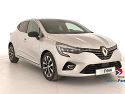 Gris / plata Usado 2023 Renault Clio V Techno Berlina | 18.900 € (Caro)