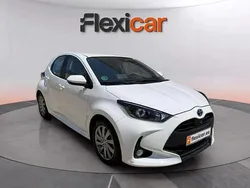 Blanco Usado 2024 Toyota Yaris Hybrid Active Berlina | 18.090 € (Precio justo)
