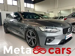 Gris / plata Usado 2020 Volvo S60 R-Design Berlina | 27.490 € (Un poco caro)