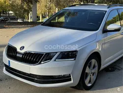 Blanco Usado 2017 Skoda Octavia Ambition Familiar | 12.900 € (Precio justo)