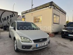 Gris / plata Usado 2005 Ford Focus Trend Berlina | 2797 € (Buen precio)