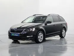 Negro Usado 2020 Skoda Octavia Ambition Familiar | 19.490 € (Precio justo)