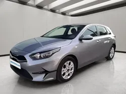 Gris Usado 2023 Kia Ceed Berlina | 21.990 € (Precio justo)