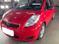 Rojo Usado 2011 Toyota Yaris Utilitario | 6995 € (Precio justo)