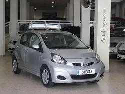 Gris Usado 2010 Toyota Aygo Utilitario | 7500 € (Un poco caro)