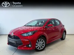 Rojo Usado 2024 Toyota Yaris Hybrid Active Berlina | 22.900 € (Un poco caro)