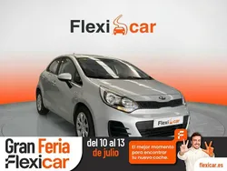 Gris / plata Usado 2016 Kia Rio Berlina | 8890 € (Precio justo)