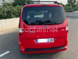 Rojo Usado 2015 Ford Tourneo Courier Titanium Monovolumen | 9900 € (Precio justo)