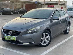 Gris / plata Usado 2016 Volvo V40 Inscription Familiar | 8499 € (Un poco caro)