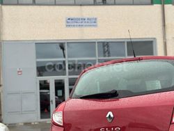 Granate Usado 2011 Renault Clio II Expression Berlina | 4500 € (Precio justo)