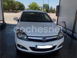 Blanco Usado 2011 Opel Astra GTC Berlina | 3900 € (Precio justo)