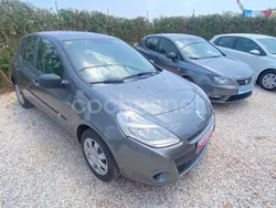 Gris / plata Usado 2011 Renault Clio II Authentique Berlina | 6500 € (Caro)