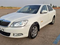 Blanco Usado 2013 Skoda Octavia Ambition Berlina | 7900 €