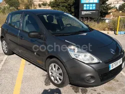 Gris / plata Usado 2011 Renault Clio II Authentique Berlina | 5950 € (Un poco caro)