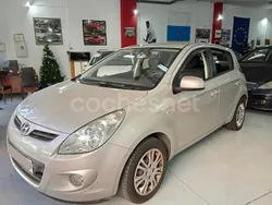 Gris / plata Usado 2016 Hyundai i20 Berlina | 6550 € (Buen precio)