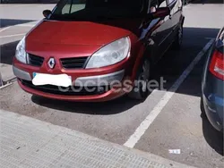 Granate Usado 2008 Renault Scénic II Dynamique Monovolumen | 2500 € (Precio justo)