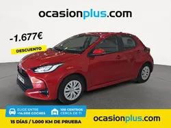Rojo Usado 2023 Toyota Yaris Hybrid Style Berlina | 18.450 € (Super precio)