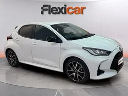 Blanco Usado 2021 Toyota Yaris Hybrid Active Utilitario | 16.090 € (Precio justo)