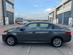 Gris / plata Usado 2016 Citroën C-Elysee I Exclusive Berlina | 4490 € (Precio justo)
