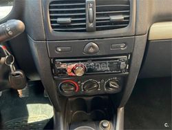 Blanco Usado 2003 Renault Clio II Authentique Berlina | 2900 € (Precio justo)