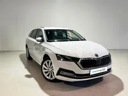 Blanco Usado 2024 Skoda Octavia SE L Familiar | 37.900 € (Caro)