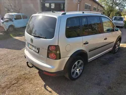 Plateado Usado 2008 VW Touran Monovolumen | 5950 €