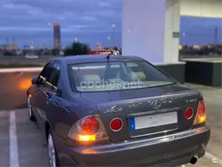 Azul Usado 2005 Lexus IS200 Luxury Line Berlina | 7900 €