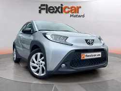 Gris Usado 2024 Toyota Aygo Play Utilitario | 14.290 € (Precio justo)