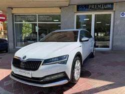 Blanco Usado 2020 Skoda Octavia SUV | 29.900 € (Un poco caro)